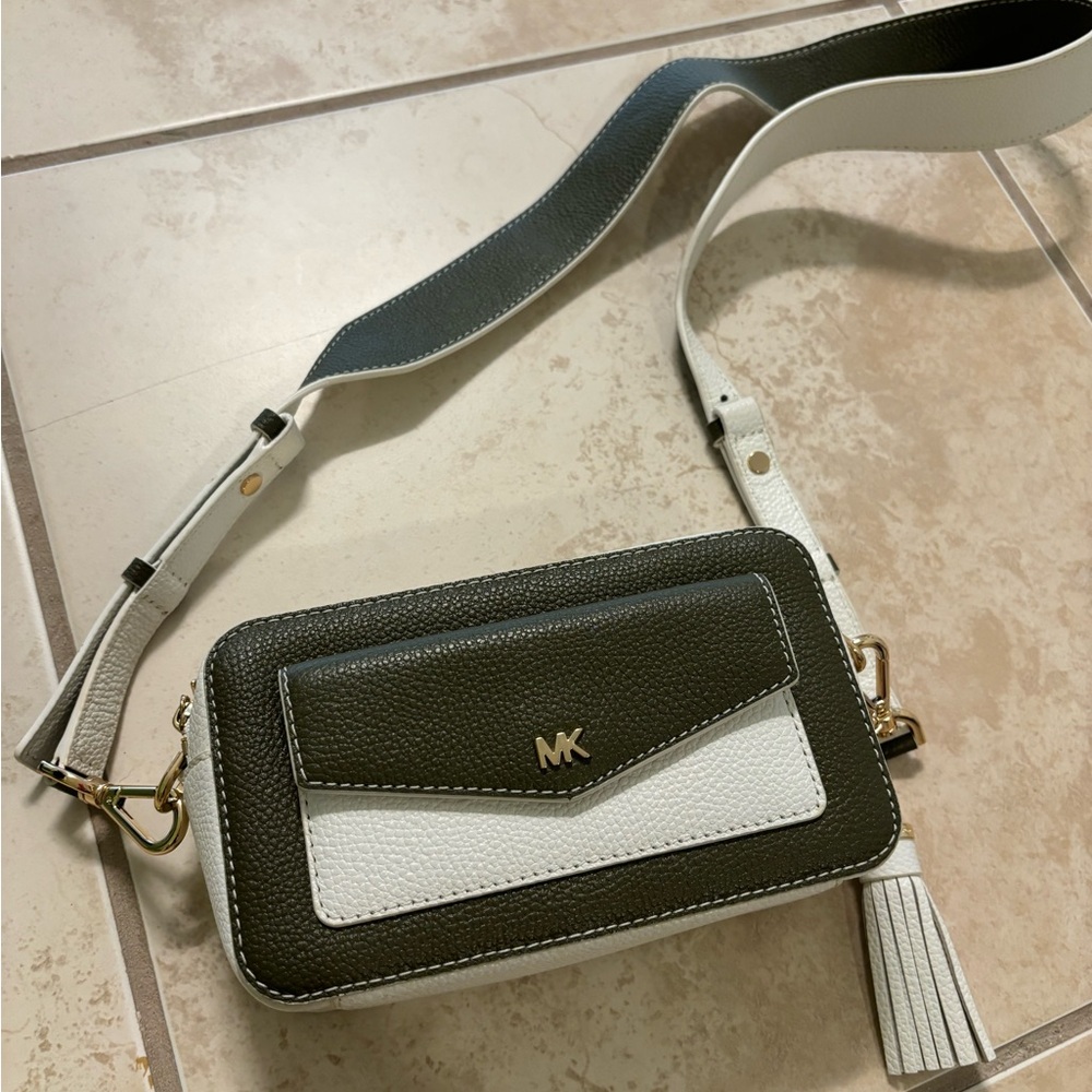 Michael Kors Double Zipper Crossbody Small Bag.